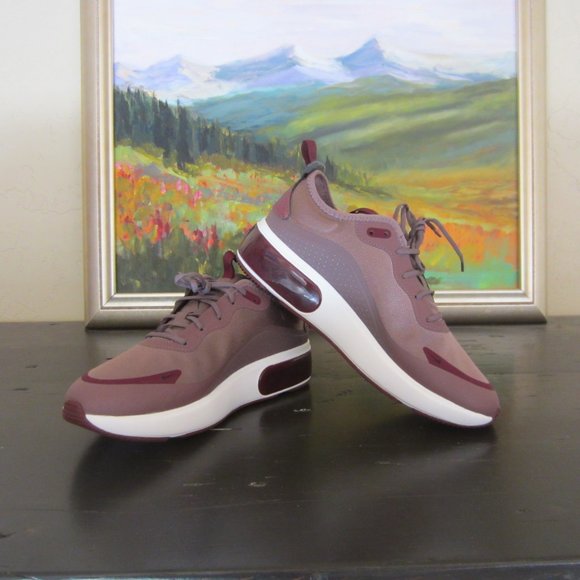 Nike Shoes - Nike Air Max Dia Athletic Shoes size 8 - New